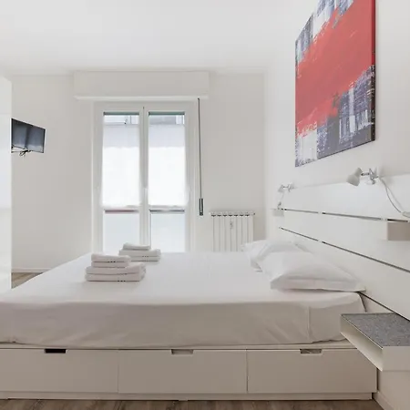 Cagnola Cozy With Balcony Διαμέρισμα *