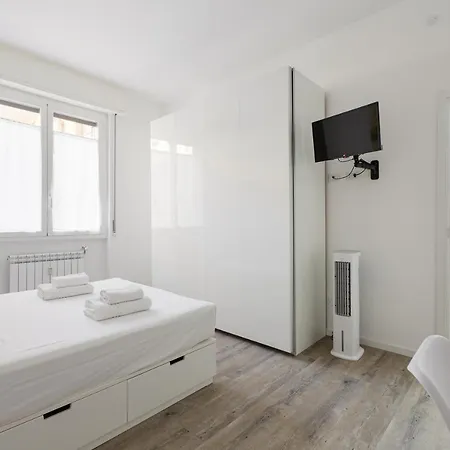 Cagnola Cozy With Balcony * Μιλάνο